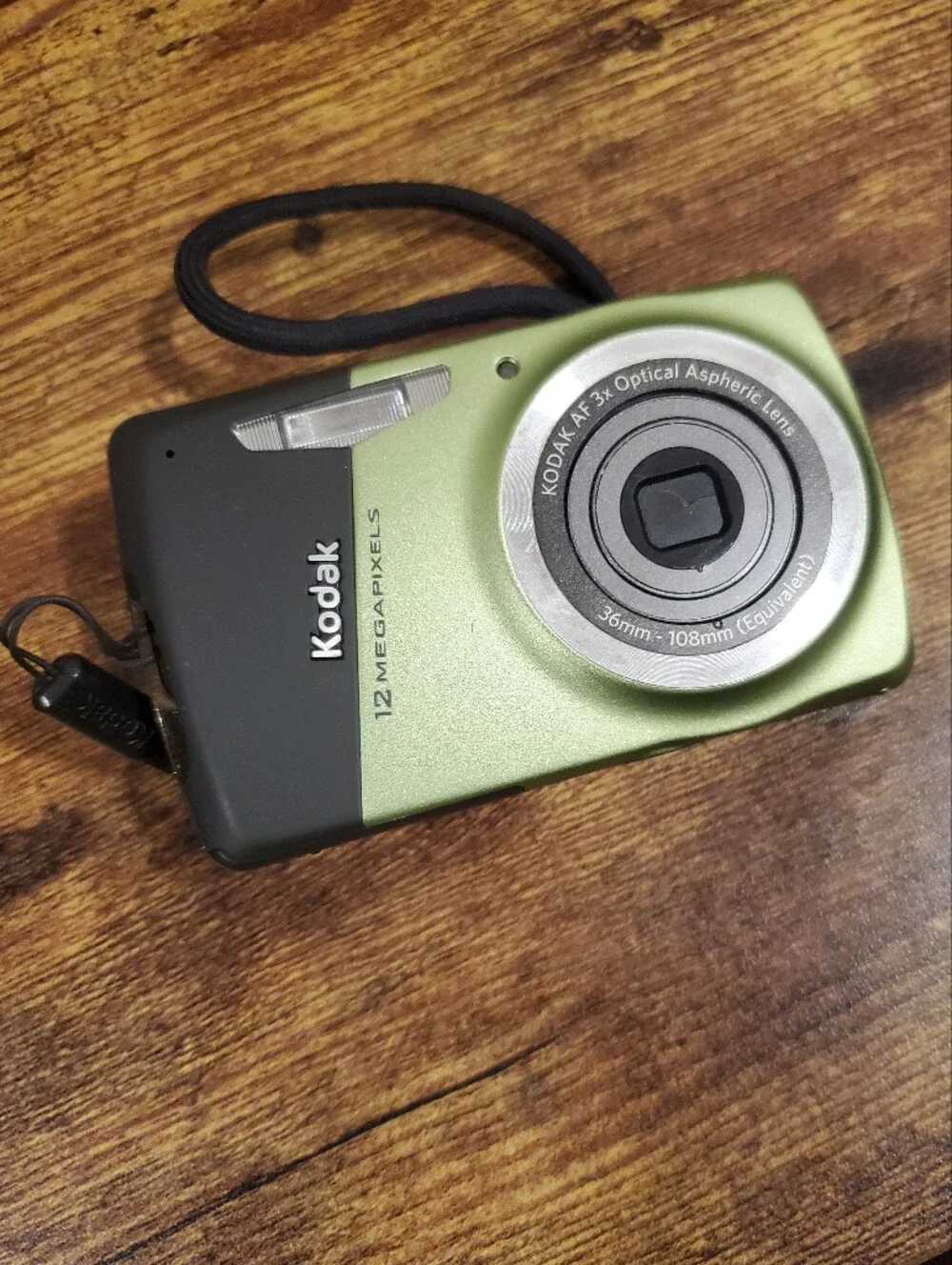 Kodak Easyshare M530 12MP Digital Camera 3x Wide Angle Optical Zoom 2.7inch LCD